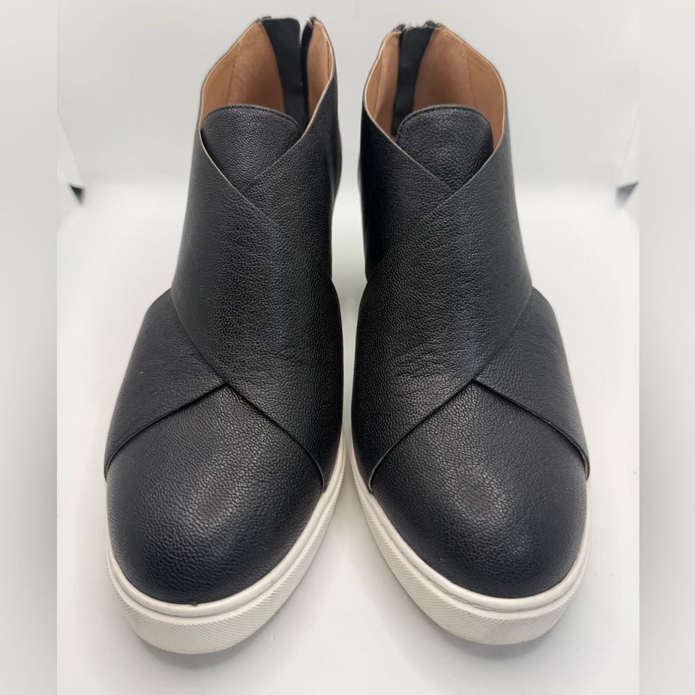 Paolo Linea black  Leather Wedge Sneakers with side cutouts sz 7.5